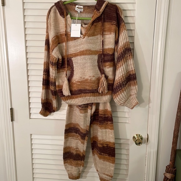 Moon River Sweaters - NWT Moon River Cozy Multi Brown, Cream Tan Striped Sweater Hooded Set